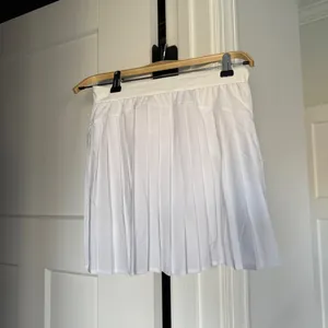 Spanx Get Moving White Pleated Tennis‎ Skirt Workout Skort pleated thumbnail 6