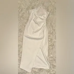 NEW Elliatt Janelle 3d Flower white halter Midi Dress sz L thumbnail 6