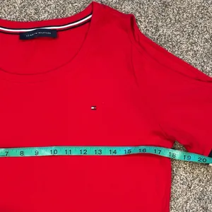 Tommy Hilfiger Women's Red Cold-Shoulder Blouse Shirt Striped thumbnail 3
