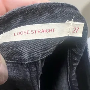Levi's Women's Loose Straight Jeans Black Denim W27 L30 Standard 5-Pocket Design thumbnail 8