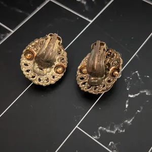 Vintage Clip On Earrings Stunning & Elegant Brassy Tone/Dark Gold Tone thumbnail 3