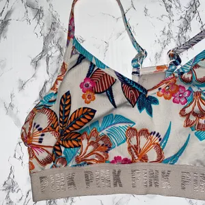 Victoria's Secret PINK Gray Floral Ultimate Lightly Lined Sports Bra Medium thumbnail 2