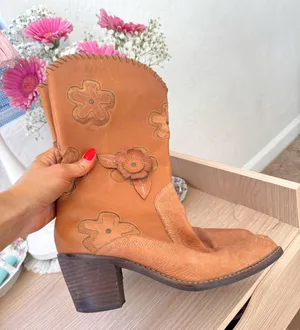 Cowgirl boots Size 10 thumbnail 1