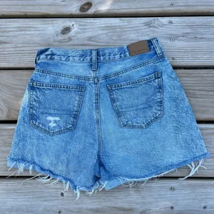 American Eagle Jean‎ Shorts Mom Short Blue Distressed Cut Offs Size 2 thumbnail 2
