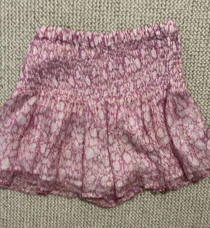 Boutique mini skirt thumbnail 1
