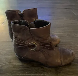 Women’s Clarks Brown Leather Zip Up Ankle Booties with Decorative Ring, Size 7M thumbnail 1