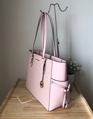 Michael Kors Purse thumbnail 4