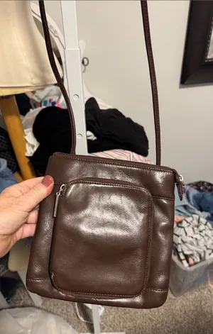 Classic Brown Leather Crossbody Bag - Stylish Everyday Carry thumbnail 1