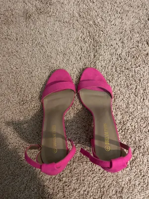 Dream Pairs Women’s Hot Pink Heels Size 9 thumbnail 2
