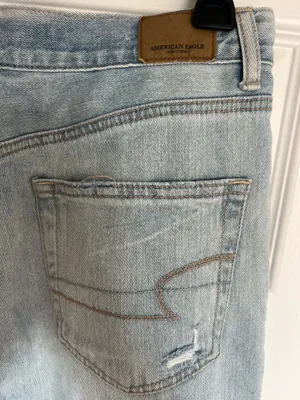 American Eagle Mom Jeans Ripped thumbnail 3