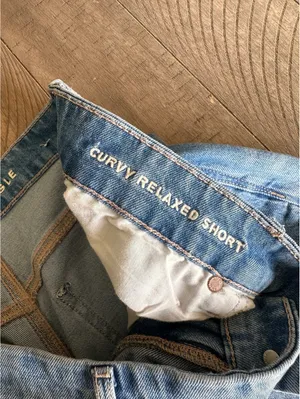 American Eagle Strigid Curvy Relaxed Denim Jean Shorts High Rise Women’s size 14 thumbnail 6
