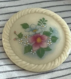 Vintage Avon 1984 Spring Bouquet Flower Pin Brooch thumbnail 1