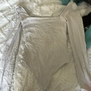 Aritzia Babaton long sleeve body suit!/ white thumbnail 1