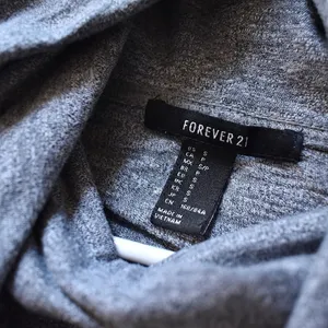 3/ $25 S- Forever 21 Workout Cowl Neck‎ Gray 3/4 Sleeves Sweater w/ Pockets thumbnail 3