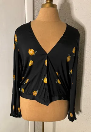 Madewell Bubble-Sleeve Wrap Top in Floating Florets M Black/Multicolor V-Neck thumbnail 1