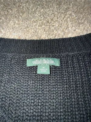 Wild Fable - Cropped V Neck Sweater - M, Black thumbnail 2