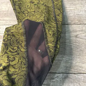 Lululemon Athletica Crop Pencil Lace Brave Olive Black / Black thumbnail 5