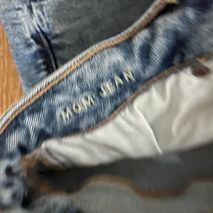 American Eagle Outfitters Stretch Denim Mom Jeans EUC thumbnail 4