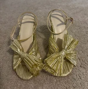Gold bow heels Size 39 thumbnail 1
