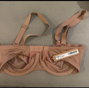 SKIMS NWT No Show Molded Unlined Demi Bra 32DDD SIENNA thumbnail 4