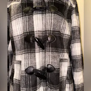Venus Plaid Toggle Coat w/ Removable Hood – Black & White – Size 10 thumbnail 2