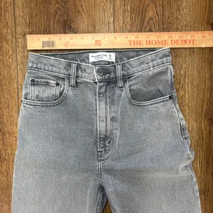 Abercrombie & Fitch The 90s Straight Ultra‎ High Rise Grey Jeans Womens 25/0R thumbnail 2