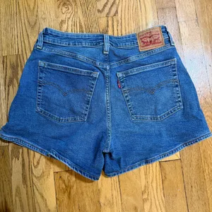 Levi’s A-Line Shorts Size 29 thumbnail 2