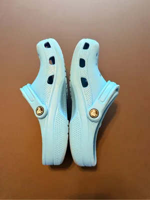 Crocs clogs perforated lightweight blue, unisex, size 7 Women's/ size 5 Men's thumbnail 4