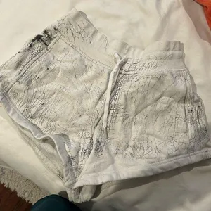 lululemon shorts thumbnail 1