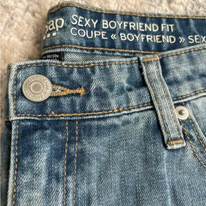 Gap NWT- Woman’s Boyfriend Fit Size 10/30R thumbnail 3