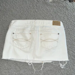 White denim micro mini skirt Size 0 thumbnail 2