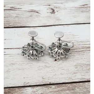 Vintage Screw On Earrings thumbnail 4