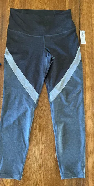 Old Navy Active Go-Dry Striped Leggings thumbnail 1