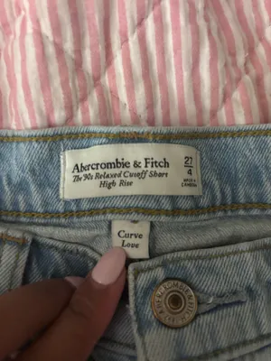 Abercrombie 90s Relaxed Cut-Off Curve Love Shorts thumbnail 3