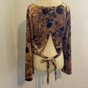 Patrons of Peace Medium Fall Multicolor Floral Print Tie Back Velvet Crop Top thumbnail 2