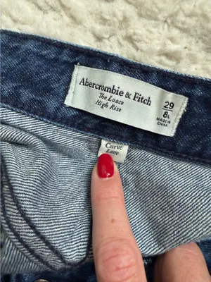 Abercrombie High-Rise Curve Love Jeans thumbnail 5