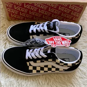 NWT Vans Ward women's sneakers. thumbnail 1
