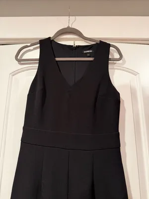 Express‎ Black V-Neck Sleeveless Wide-Leg Jumpsuit size 2 thumbnail 3