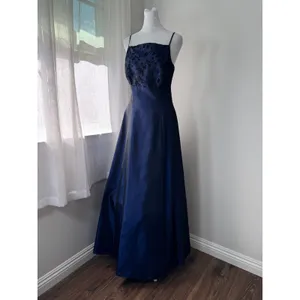 Vintage Y2K Windsor Dark Blue Corset Back Floor Length Prom Dress thumbnail 2