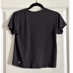Lululemon Black Train to Be Short Sleeve Relaxed Fit Mesh Shirt Size 4 thumbnail 6