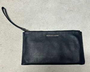 MICHAEL KORS Jet Set Black Large Zip Logo Pouch Clutch Luxury Pebbled Leather thumbnail 1