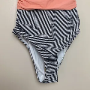 Cupshe Keeping You Accompanied Stripe One-Piece Halter Swimsuit Size M Coral‎ thumbnail 4