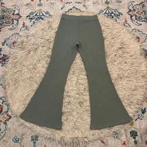 Aerie waffle knit stretchy flare pants size medium thumbnail 4