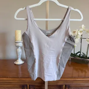 Abercrombie YPB studioSOFT Waist Length V Neck Slim Tank Sand M thumbnail 2
