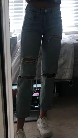 High Rise Light Wash Mom Jean Size 2 thumbnail 3