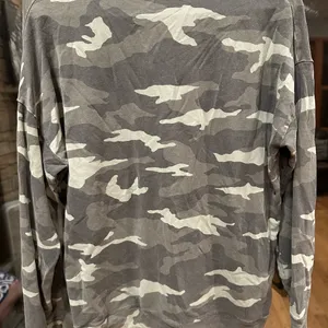 Athleta Women's Gray Camouflage Long Sleeve Tee thumbnail 2