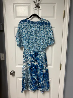 entro Blue and White Floral Tile Print Dress thumbnail 4