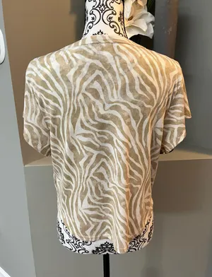 Tan & beige animal print size XL short sleeve top thumbnail 5