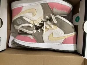 Jordan Sneakers thumbnail 2