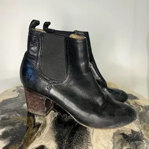 Frye Black Leather Chelsea Ankle Boots Block Heel thumbnail 2